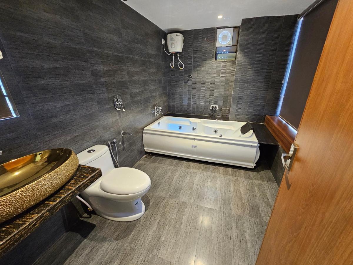 Rds Hotel Ahmedabad Ngoại thất bức ảnh