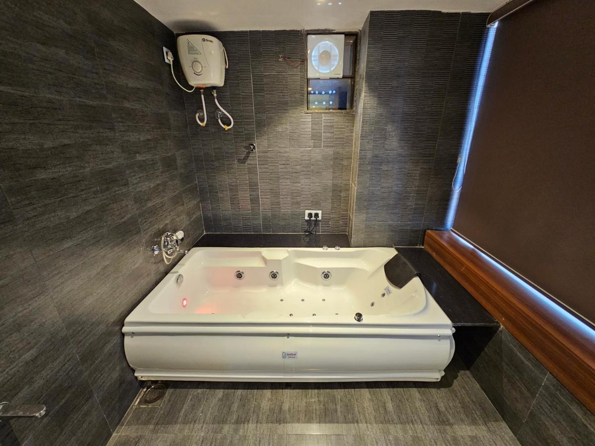 Rds Hotel Ahmedabad Ngoại thất bức ảnh