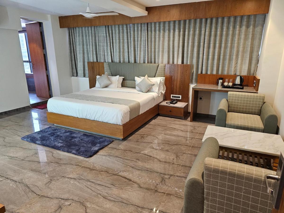 Rds Hotel Ahmedabad Ngoại thất bức ảnh