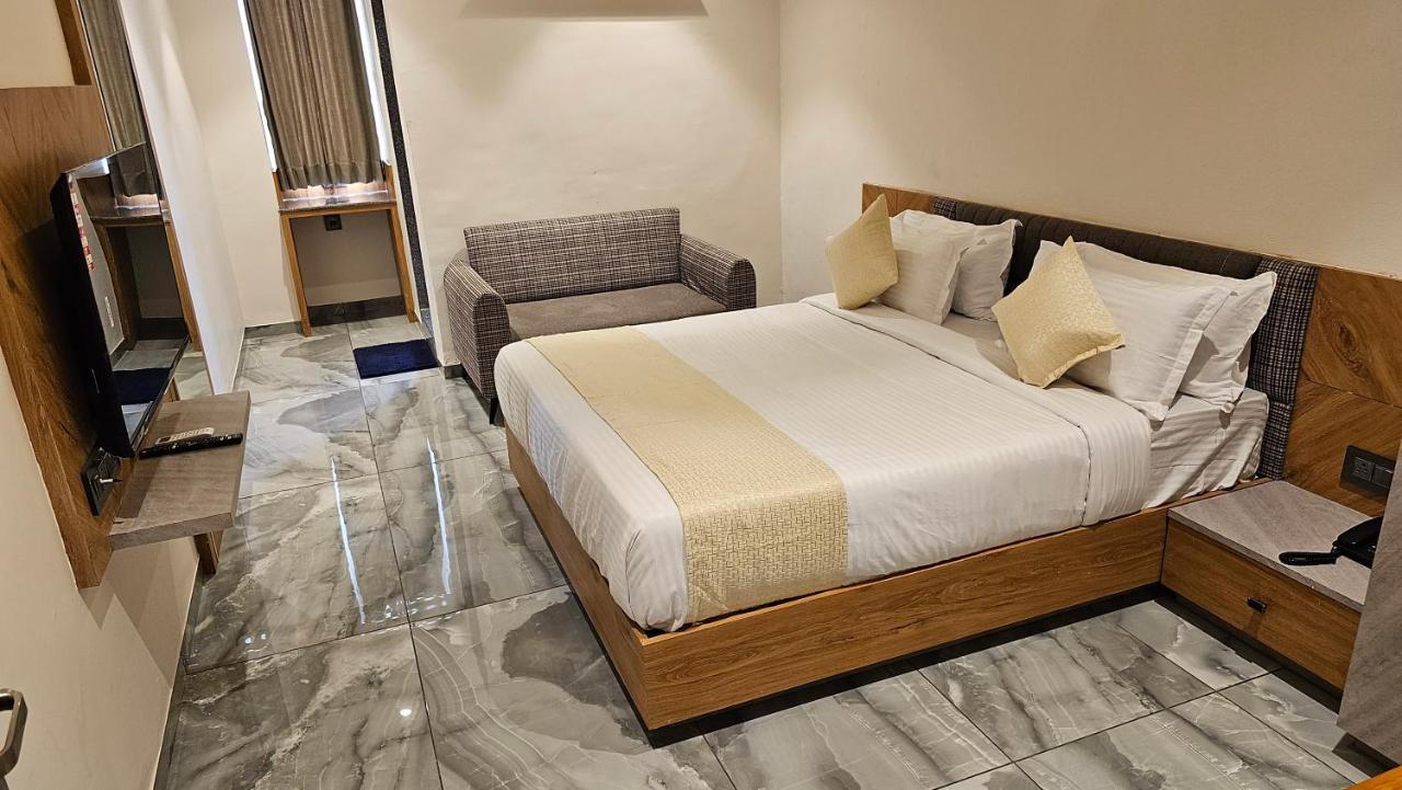 Rds Hotel Ahmedabad Ngoại thất bức ảnh