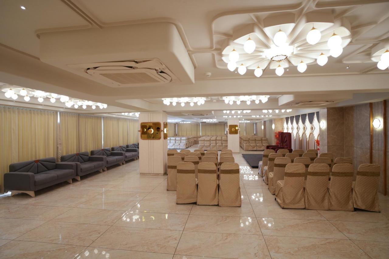 Rds Hotel Ahmedabad Ngoại thất bức ảnh