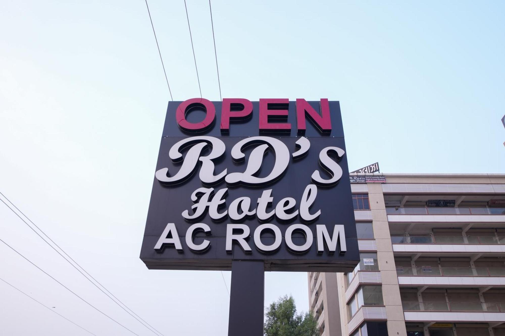 Rds Hotel Ahmedabad Ngoại thất bức ảnh