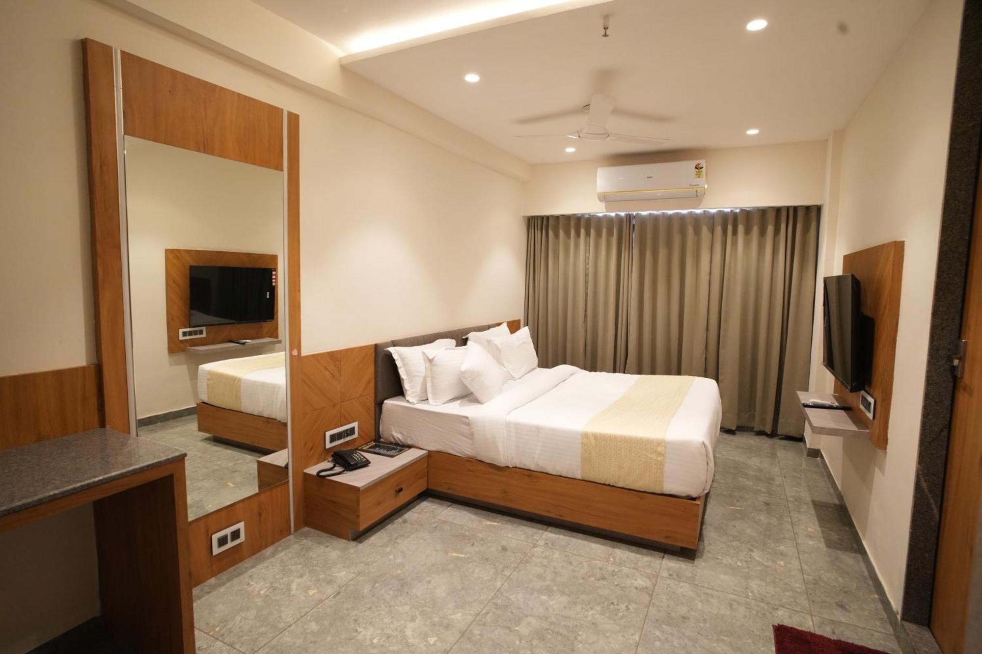 Rds Hotel Ahmedabad Ngoại thất bức ảnh