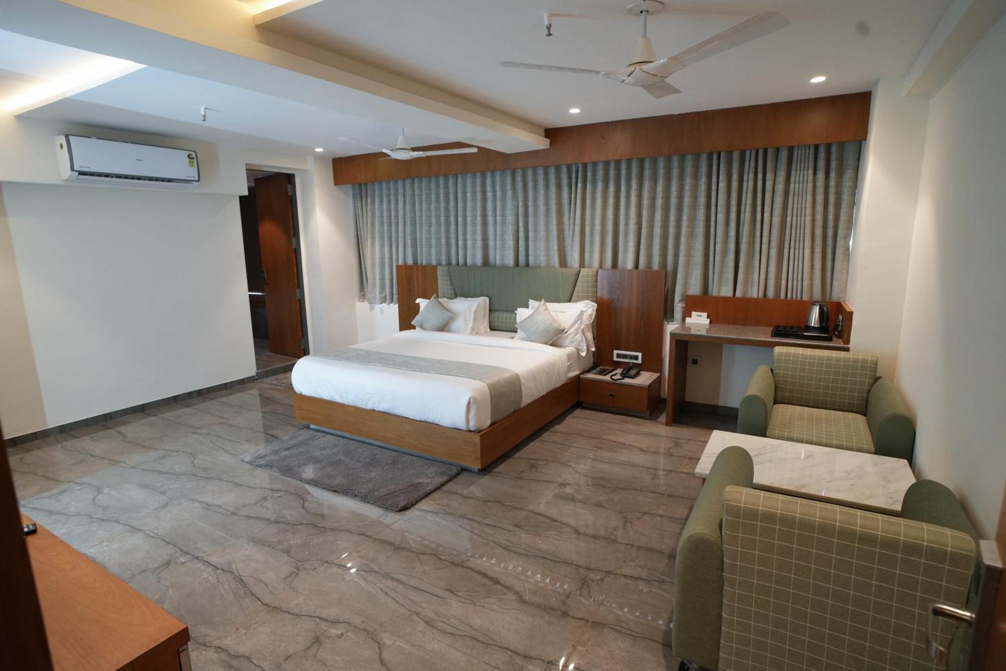 Rds Hotel Ahmedabad Ngoại thất bức ảnh
