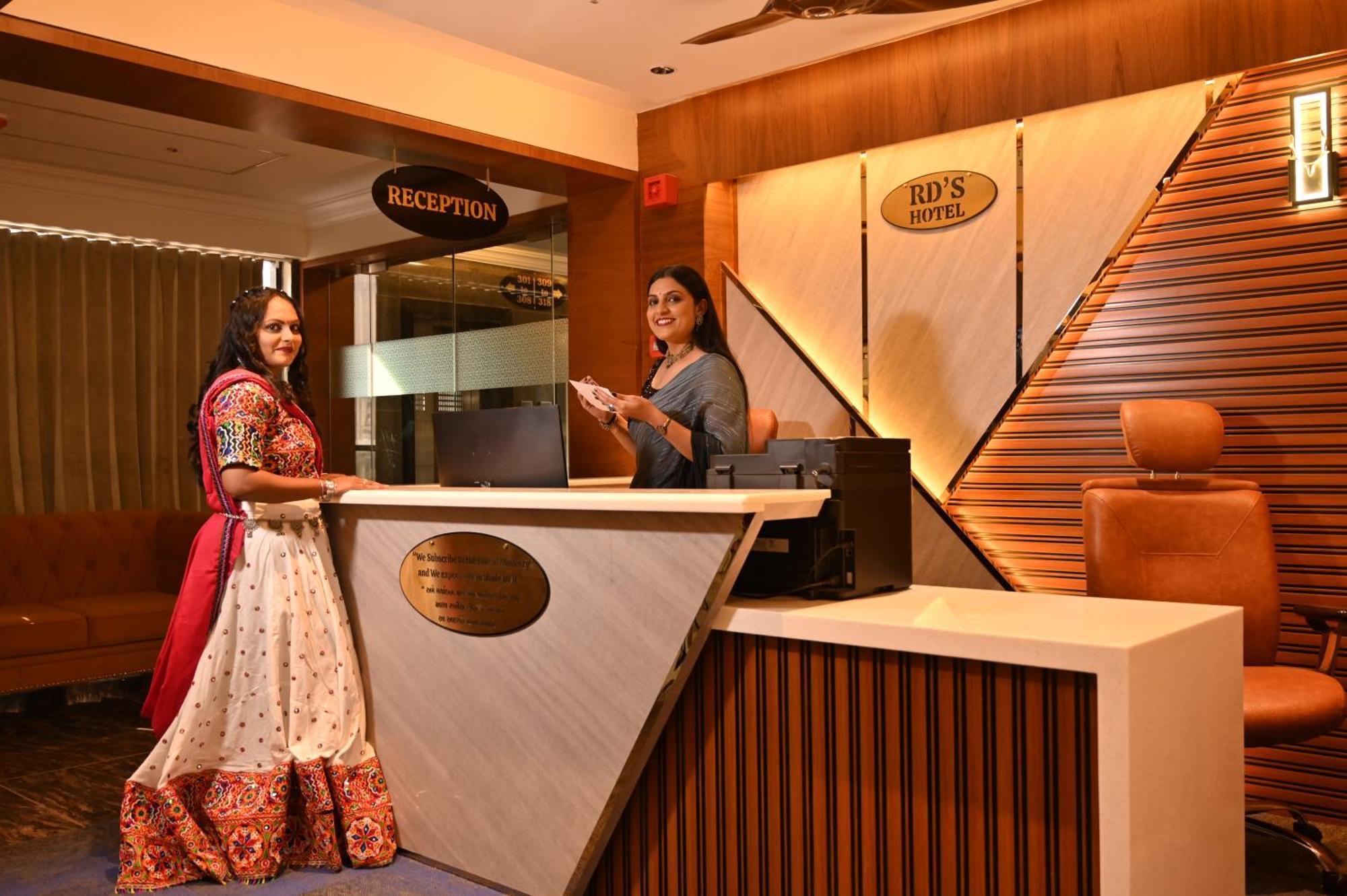Rds Hotel Ahmedabad Ngoại thất bức ảnh