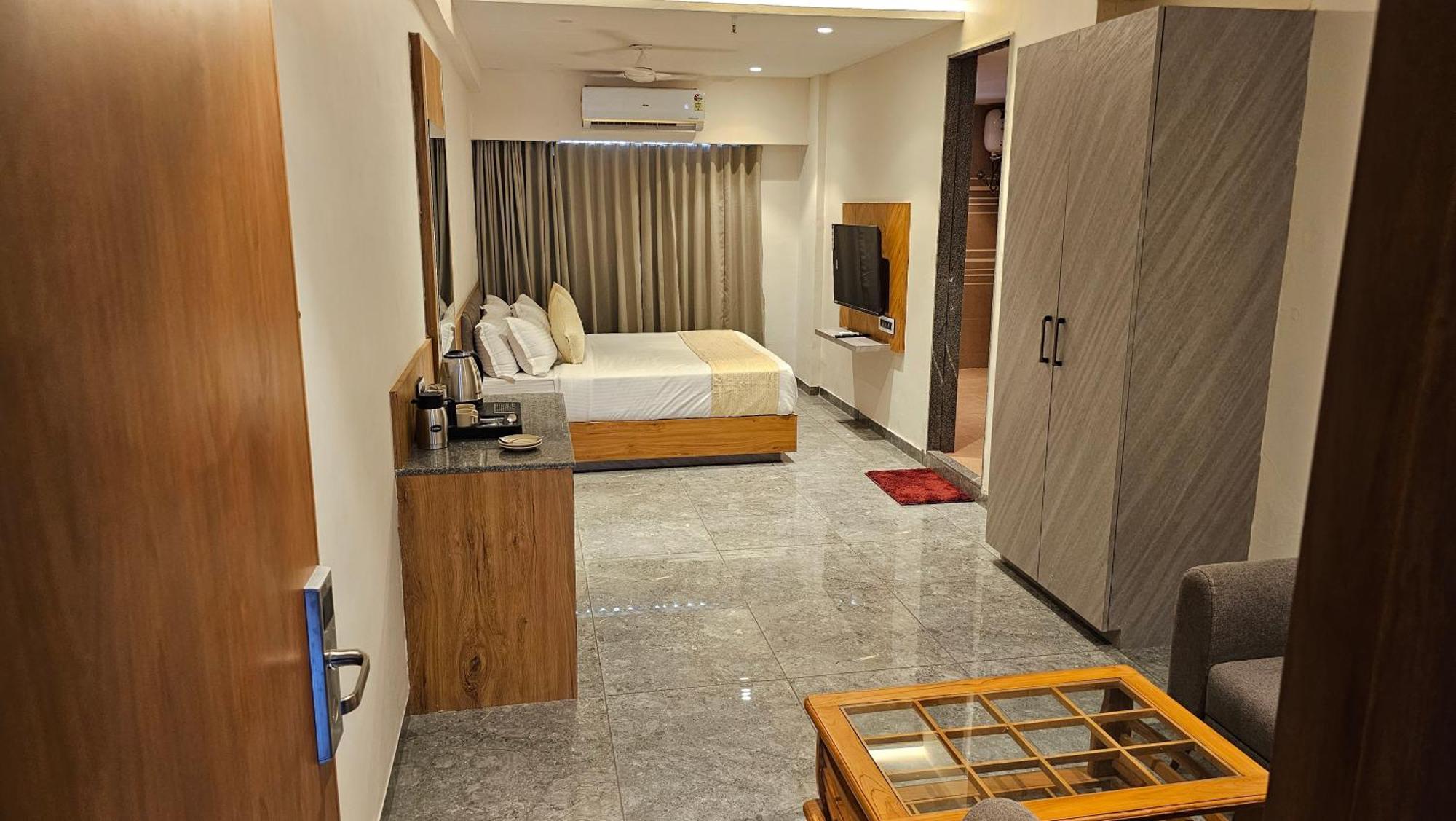 Rds Hotel Ahmedabad Ngoại thất bức ảnh