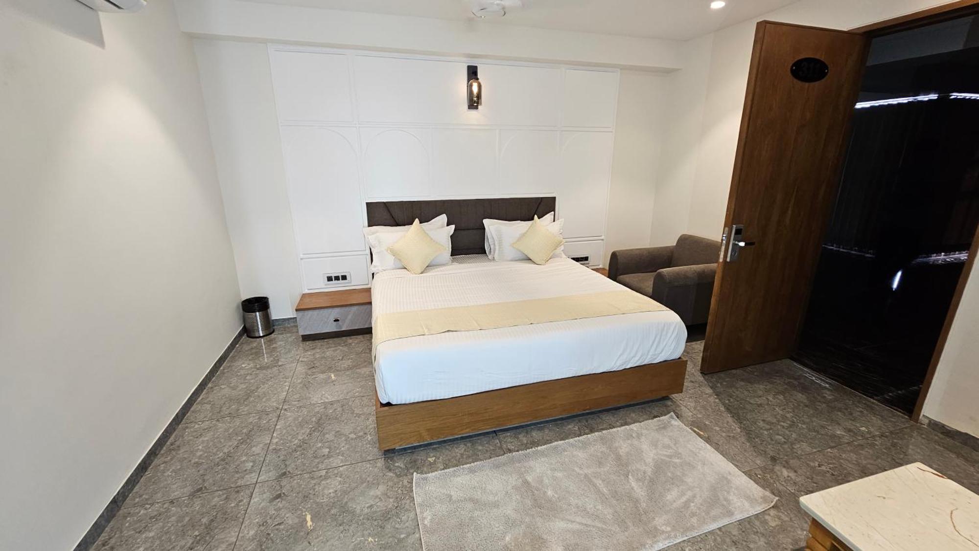 Rds Hotel Ahmedabad Ngoại thất bức ảnh