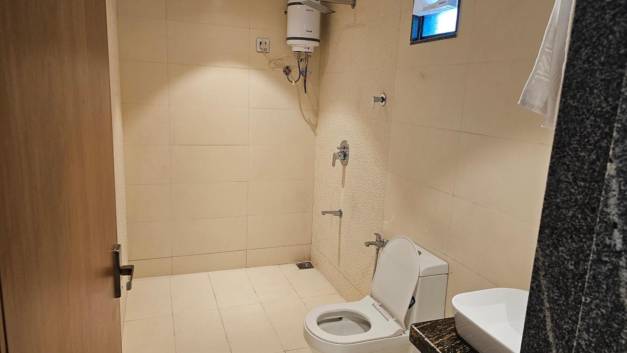 Rds Hotel Ahmedabad Ngoại thất bức ảnh
